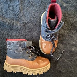 🌟ships free over $25. Carter’s toddler boots lace up  with Velcro.